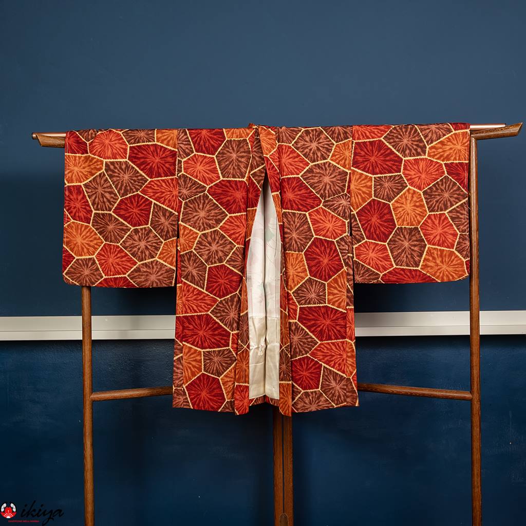 Haori da donna in seta rosso scuro con motivo geometrico