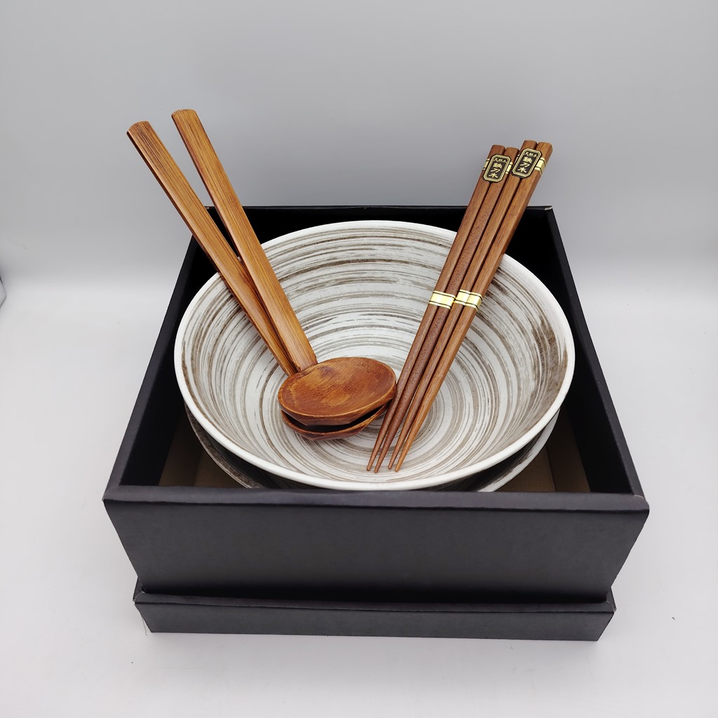 Set di due ciotole da ramen bianco/nero con spirali