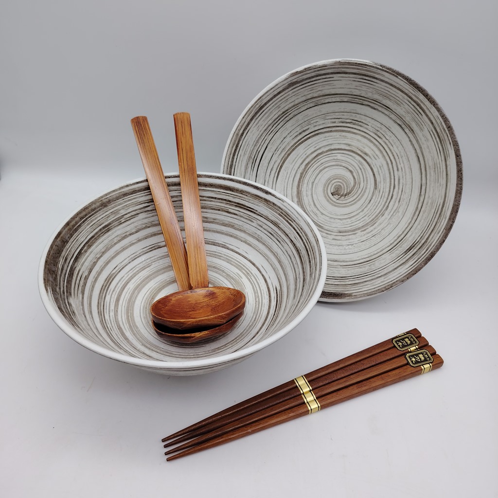 Set di due ciotole da ramen bianco/nero con spirali