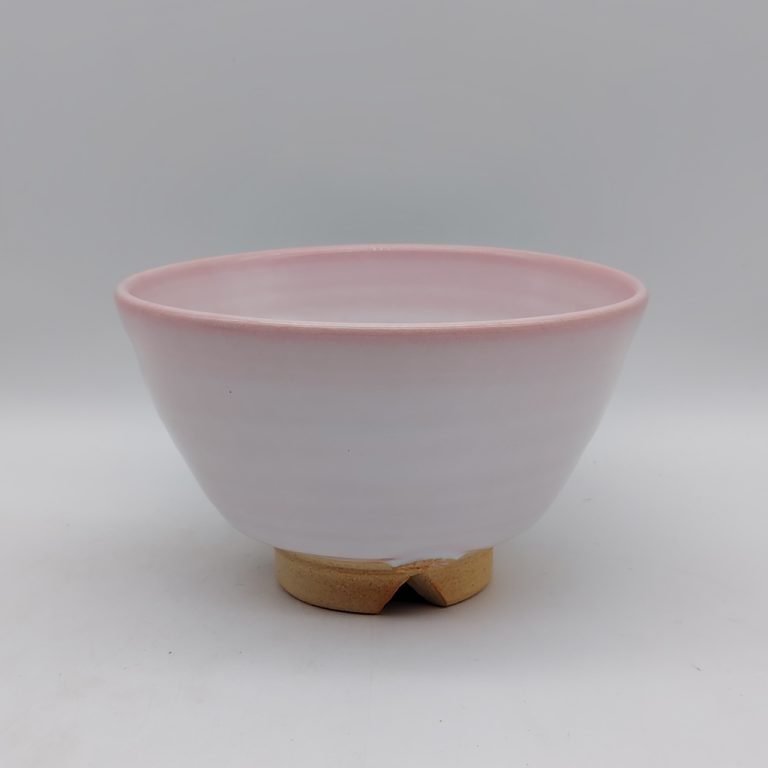 Tazza da matcha "chawan" in ceramica di Hagi rosa chiaro, opera del maestro Seigan Yamane