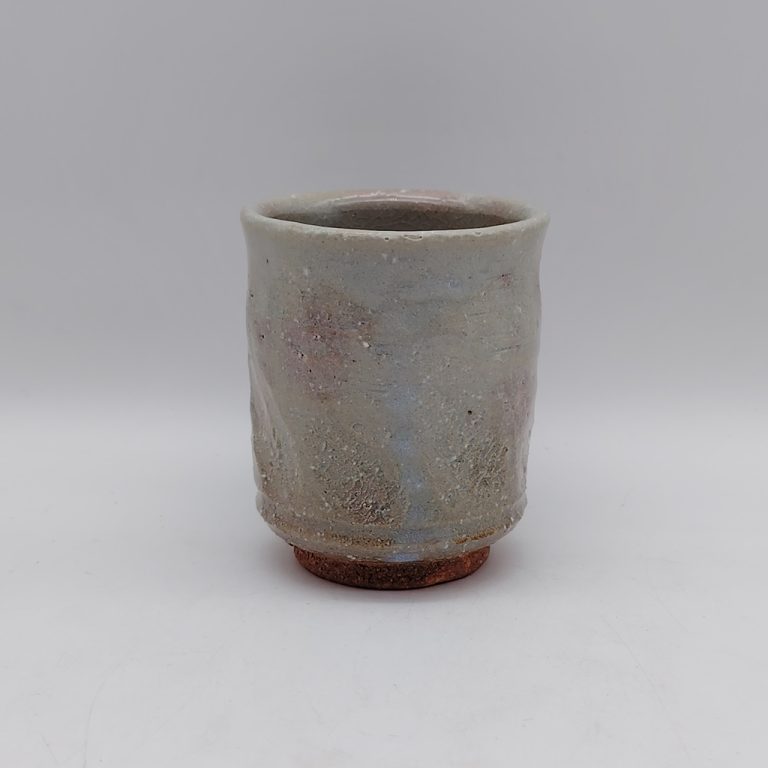 Tazza da tè in ceramica di Hagi con sfumature grigio-rosa