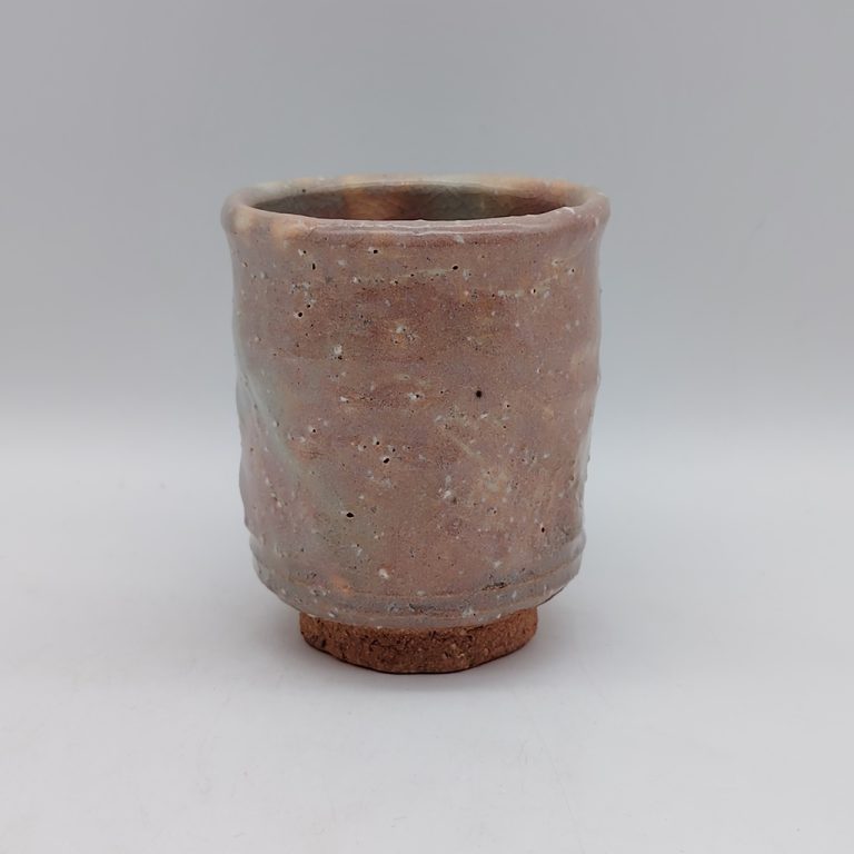 Tazza da tè in ceramica di Hagi sui toni del rosa e del grigio