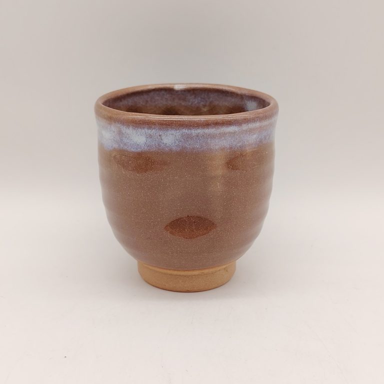 Tazza da tè in ceramica di Hagi color marrone con bordo chiaro