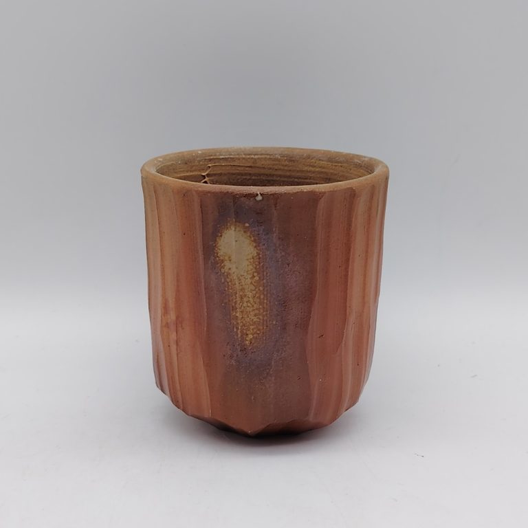 Tazza da tè in ceramica di Hagi, marrone intagliata, opera di Hiroto Ono