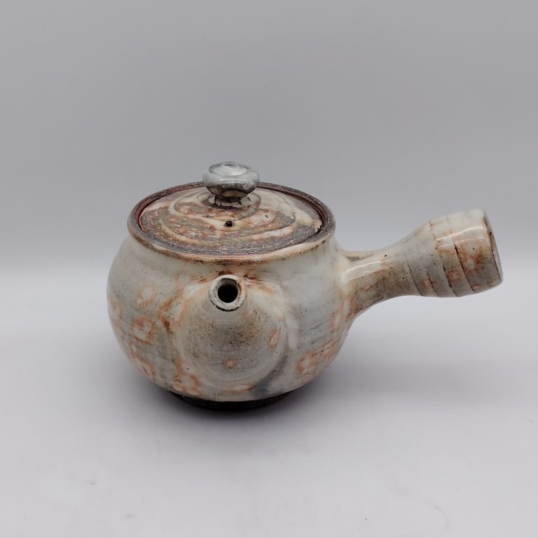 Teiera in ceramica di Hagi con manico laterale e decorazione "gohonte" ad effetto sfumato del maestro Seigan Yamane