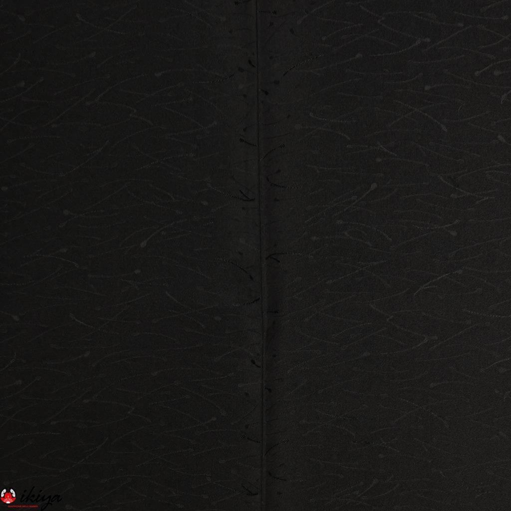 Haori da donna formale in seta "rinzu" nera con "kirimon"