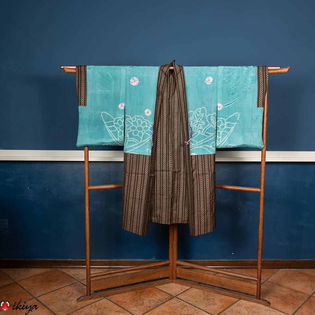 Haori da donna in seta Oshima-tsumugi marrone con decorazioni verticali