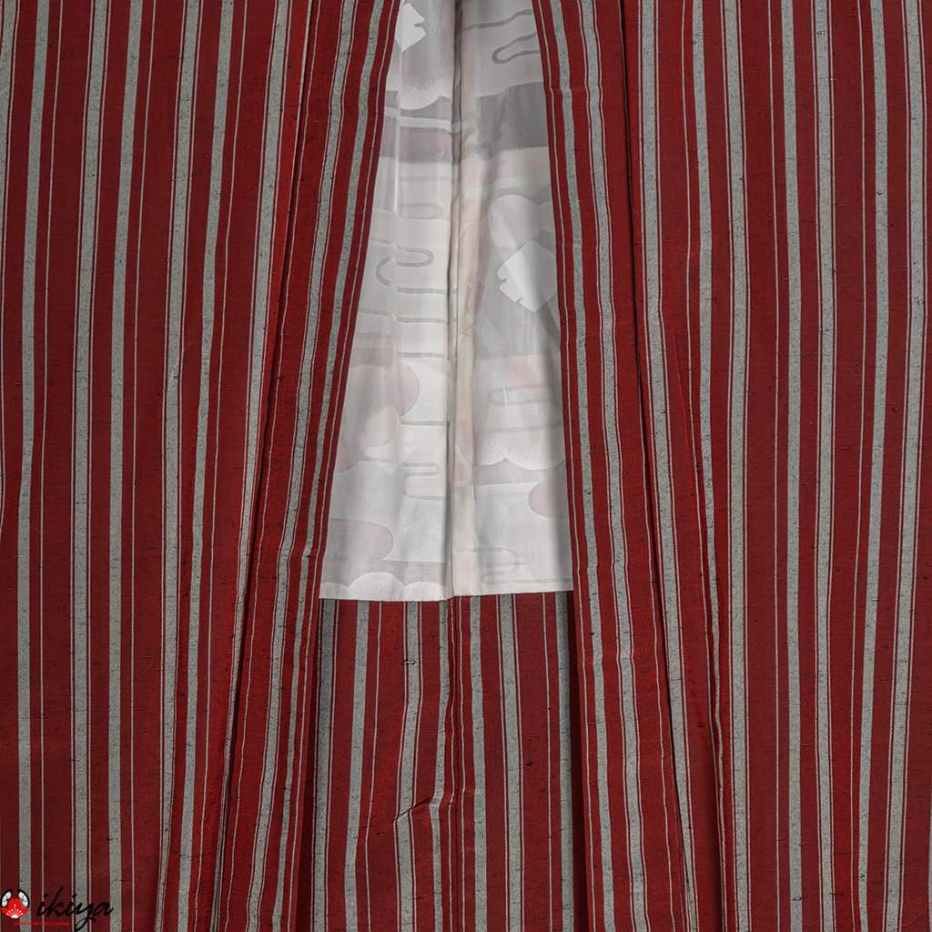 Haori da donna in seta Oshima-tsumugi rosso e grigio a righe