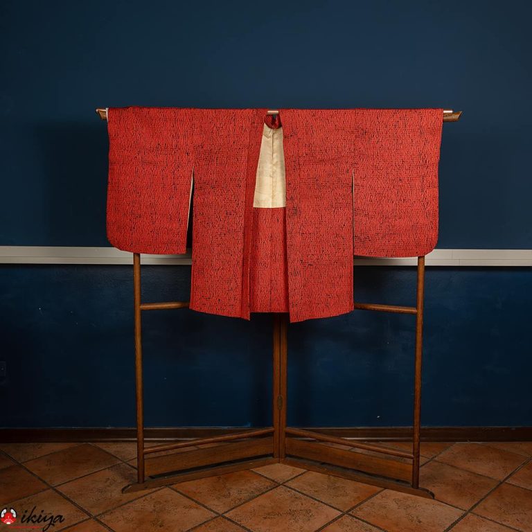Haori da donna in crèpe di seta color rosso corallo e nero
