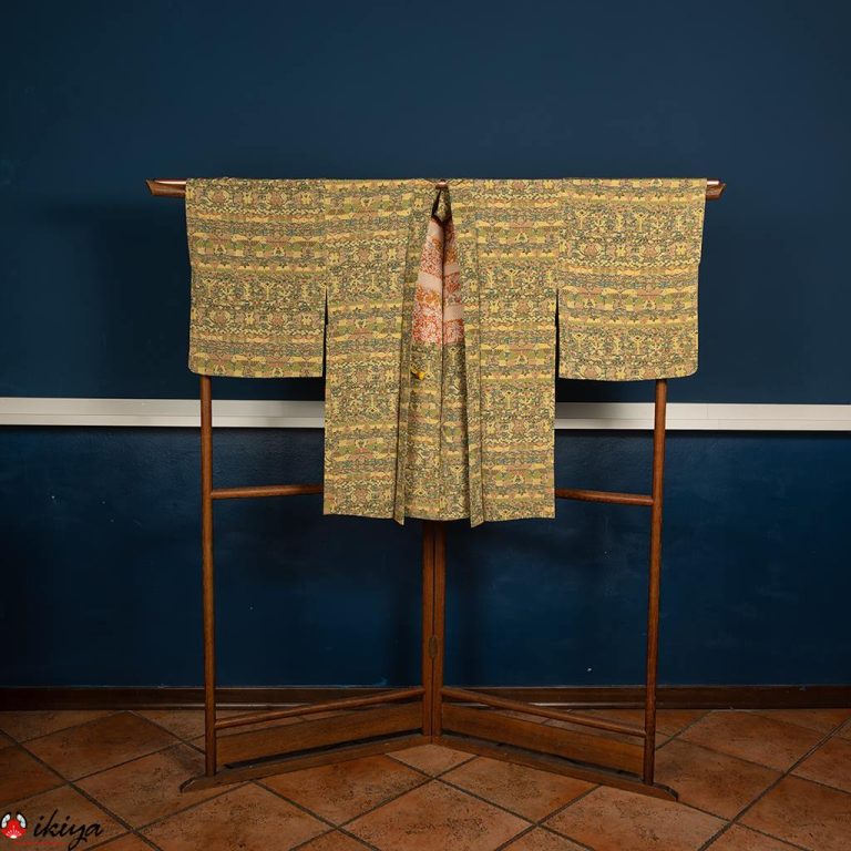 Haori da donna in crèpe di seta di colore verde/giallo con motivo etnico