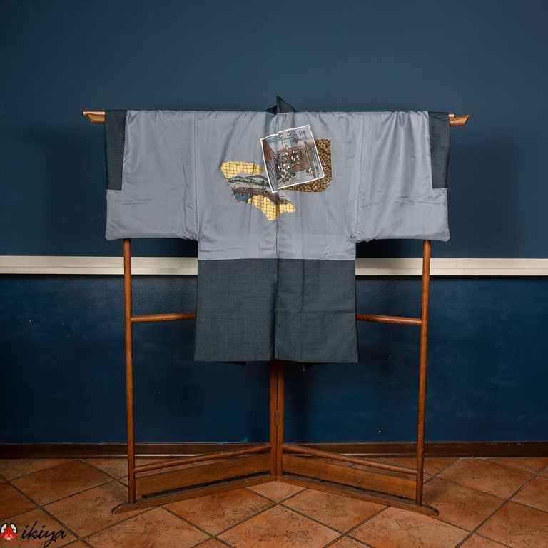 Haori da uomo in seta blu con fodera interna decorata con una stampa del pittore Hiroshige