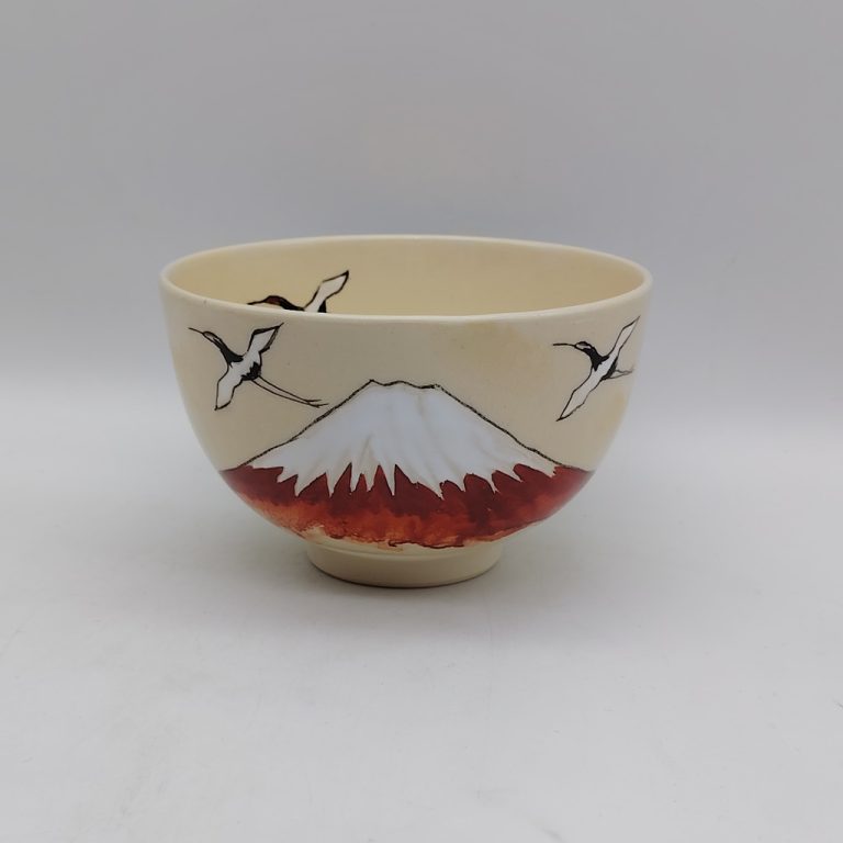 Tazza da matcha "chawan" in ceramica di Kyoto decorata con Monte Fuji rosso e gru