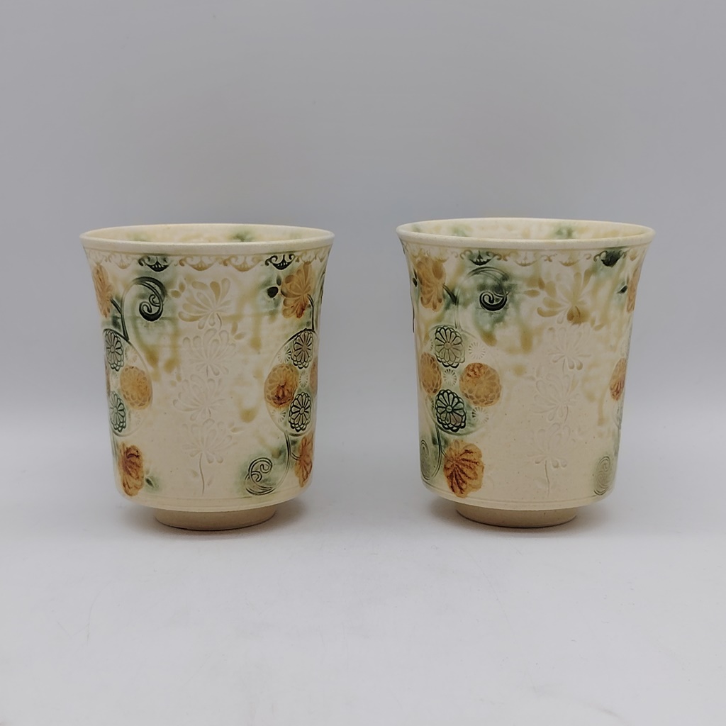 Coppia di tazze in ceramica Kyoyaki - Yuusai Hana Mishima "Kiku"
