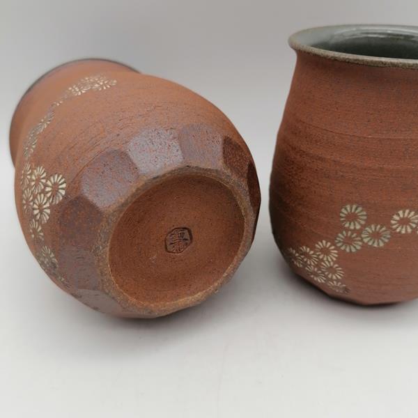 Coppia di tazze in ceramica Kyoyaki - Kiku Mishima - immagine 5