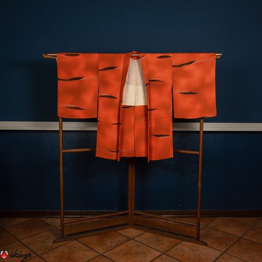 Haori da donna in seta arancione con dettagli bianchi e neri