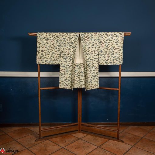 Haori da donna in seta color avorio con foglie stilizzate