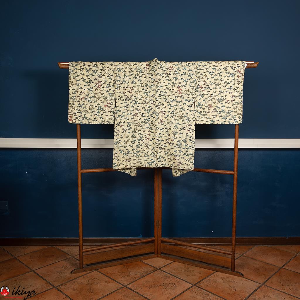 Haori da donna in seta color avorio con foglie stilizzate - immagine 3