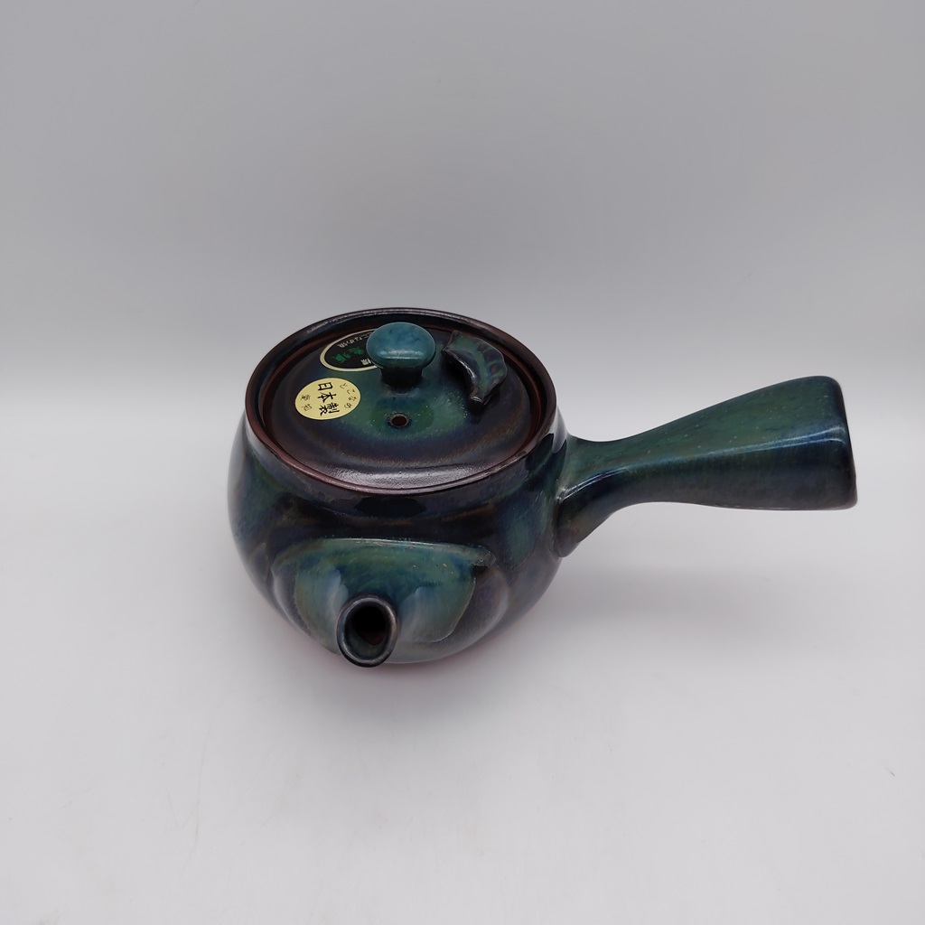 Kyusu in ceramica verde con coperchio e manico, 380ml, con etichetta giapponese.