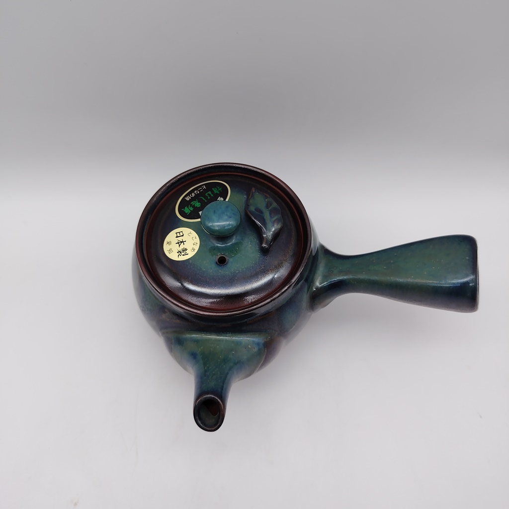 Kyusu in ceramica verde smeraldo con coperchio e fogliolina, 380ml, con etichetta giapponese.