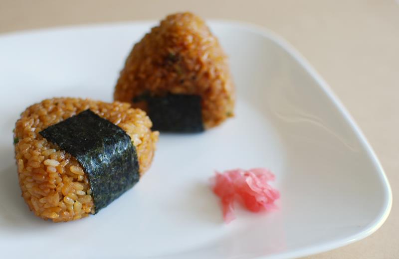 Miso yakionigiri: una variante di onigiri grigliata al miso