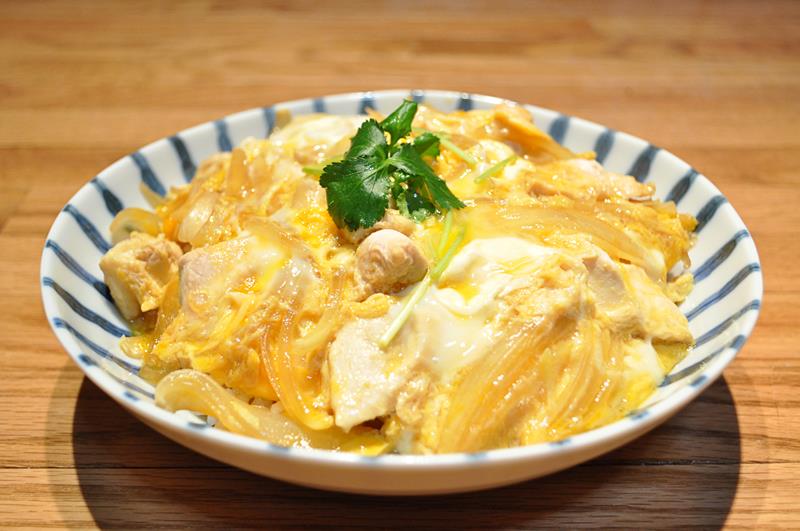 Oyakodon: una ricetta giapponese facile e veloce a base di riso, pollo e uova
