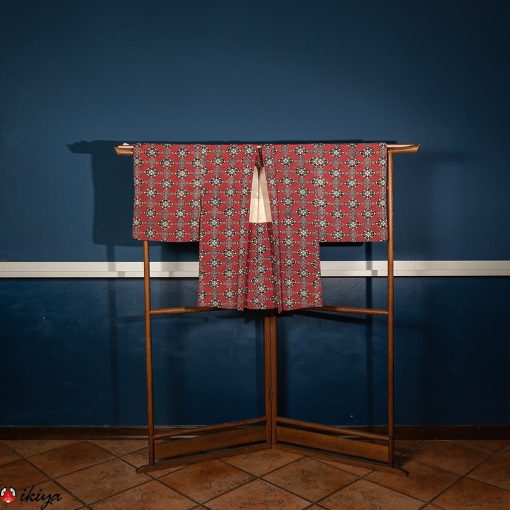 Haori da donna in seta chirimen rossa con arabeschi