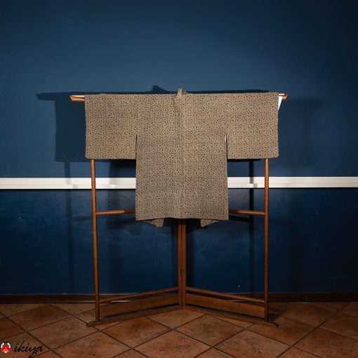 Vintage gray silk haori with floral pattern and Chidori decoration
