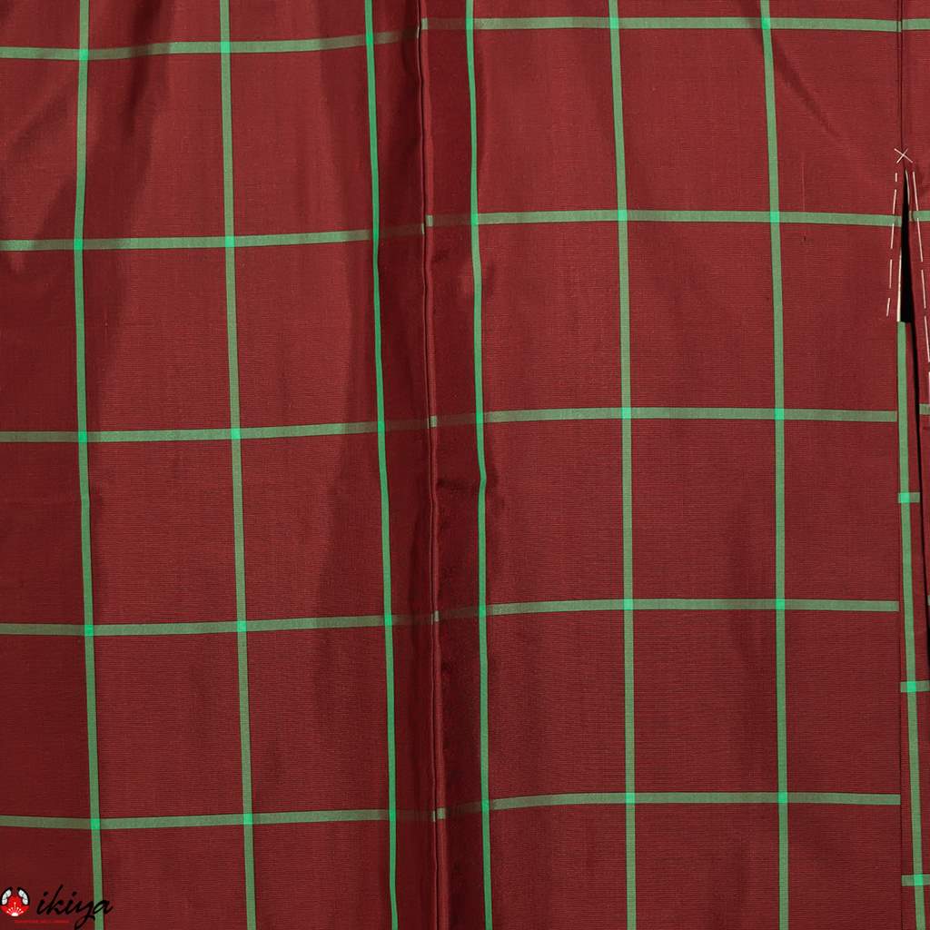 Haori da donna in seta rosso bordeaux con motivo a quadri - immagine 3