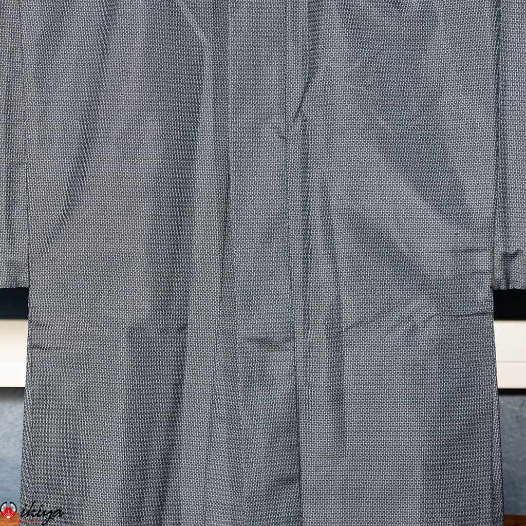 Haori vintage da uomo in seta blu con paesaggio di montagna e fiume - immagine 4
