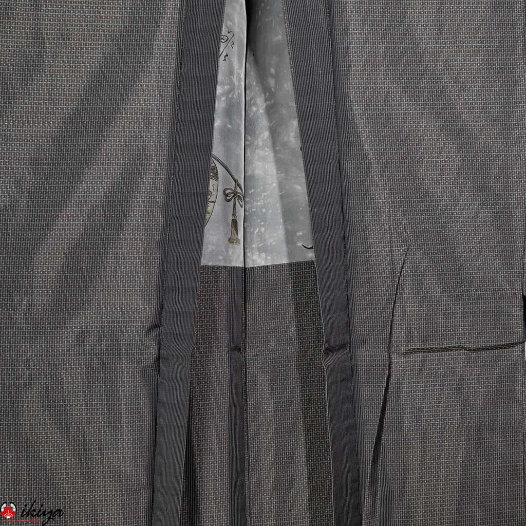 Haori vintage da uomo in seta grigia con decorazioni