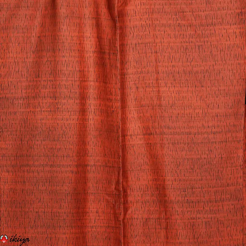 Haori vintage in seta chirimen color corallo con dettagli neri - immagine 3