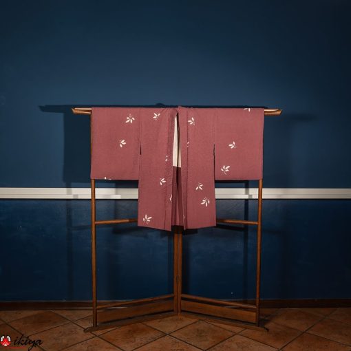 Haori vintage in seta rosa antico con piccolo motivo di foglie e dettagli in foglia d'oro