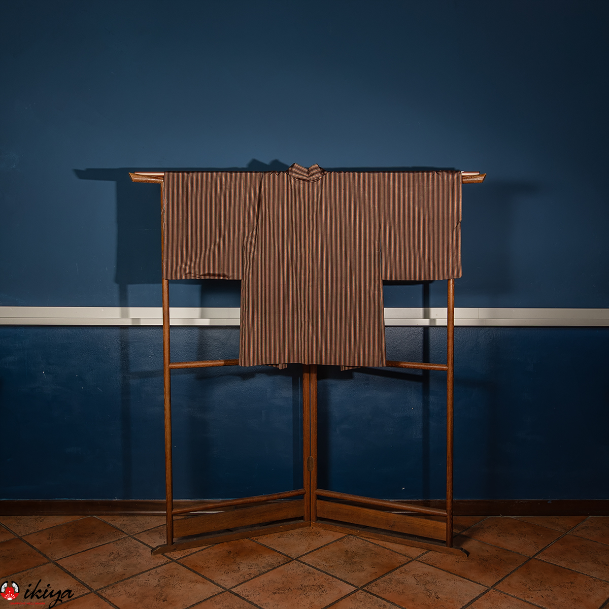 Haori vintage in seta tsumugi marrone a righe blu e arancio - immagine 3