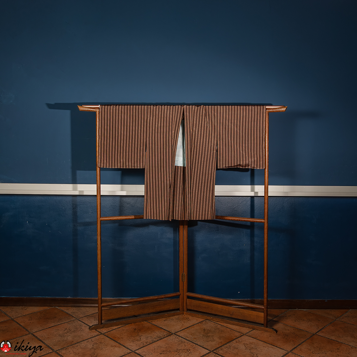Haori vintage in seta tsumugi marrone a righe blu e arancio