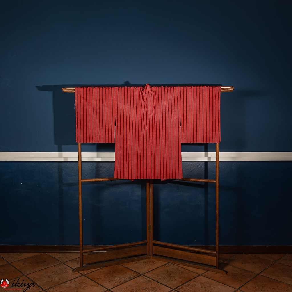 Haori vintage in seta tsumugi rosa scuro a righe verticali nere - immagine 3