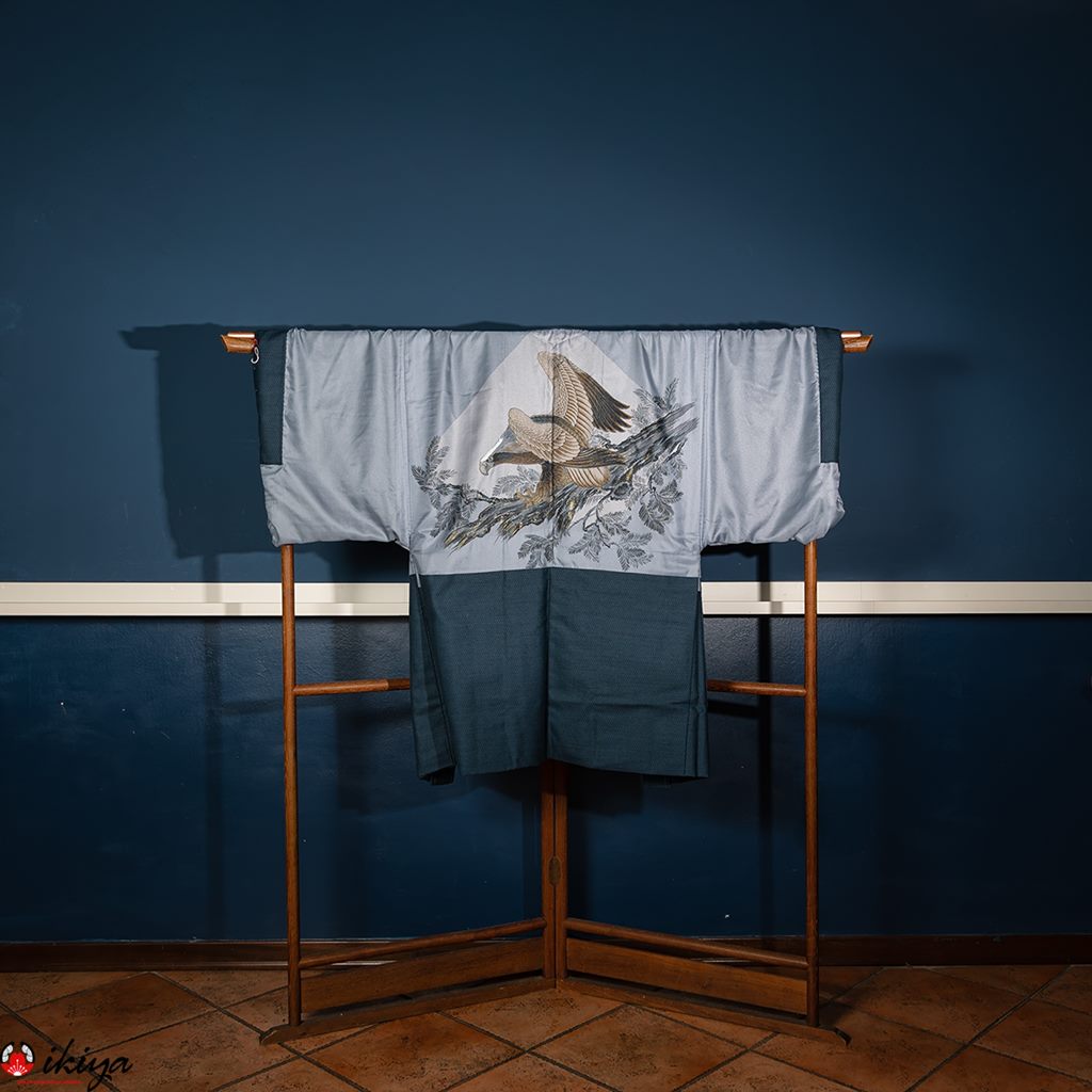 Haori vintage uomo blu con falco su ramo di pino