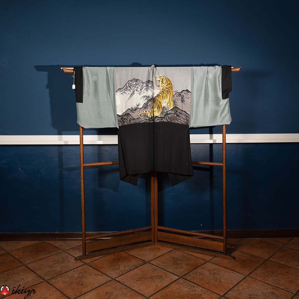 Haori vintage uomo seta grigia con tigre e montagne