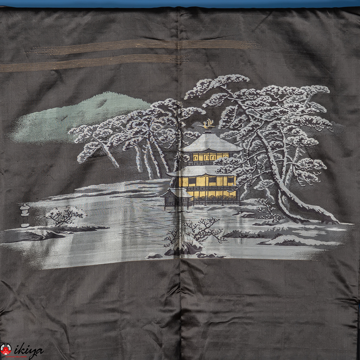 Haori vintage uomo seta nera con tempio Kinkakuji innevato