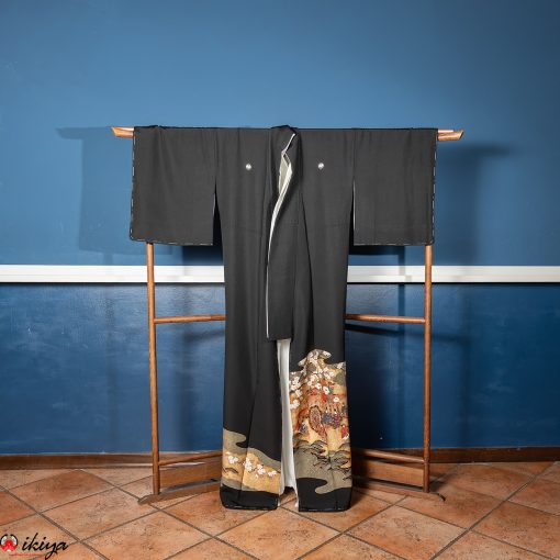 Kurotomesode nero vintage con dettagli Heian e tempio Kinkakuji