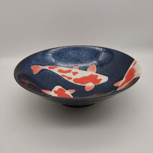 Dark blue ramen bowl with white and orange koi carp decoration, dimensions 25x7.5 cm.